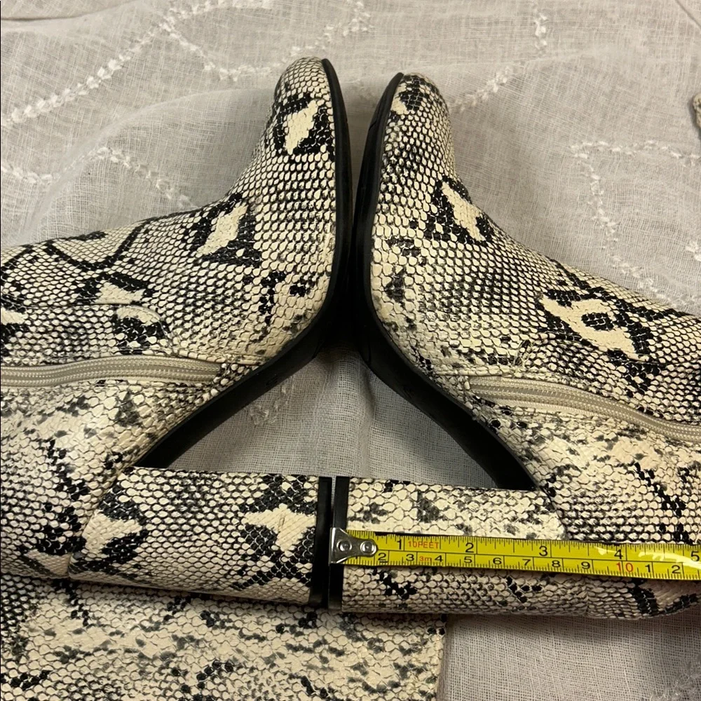 Unisa almost NEW Jaydi snake pattern thigh high heeled boots